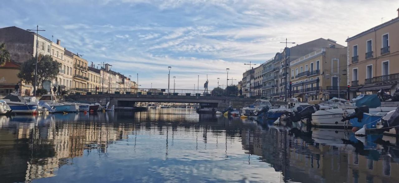 Vues Exceptionnelles Mer, Port Et Toits De Sete Luaran gambar